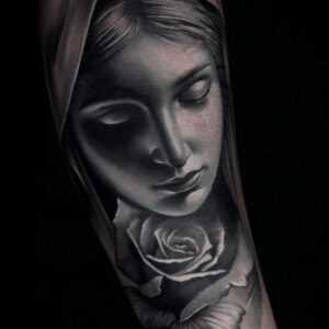 tatuaggio realistico religioso