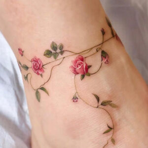 tatuaggio botanico caviglia