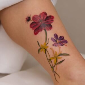 tatuaggio floreale femminile