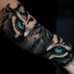 tatuaggio realistico occhi di tigre