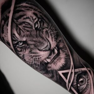 tatuaggio realistico tigre